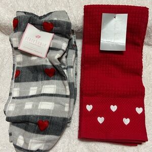 Storehouse & Nicole Miller Kitchen Towels with Heart Design NWT